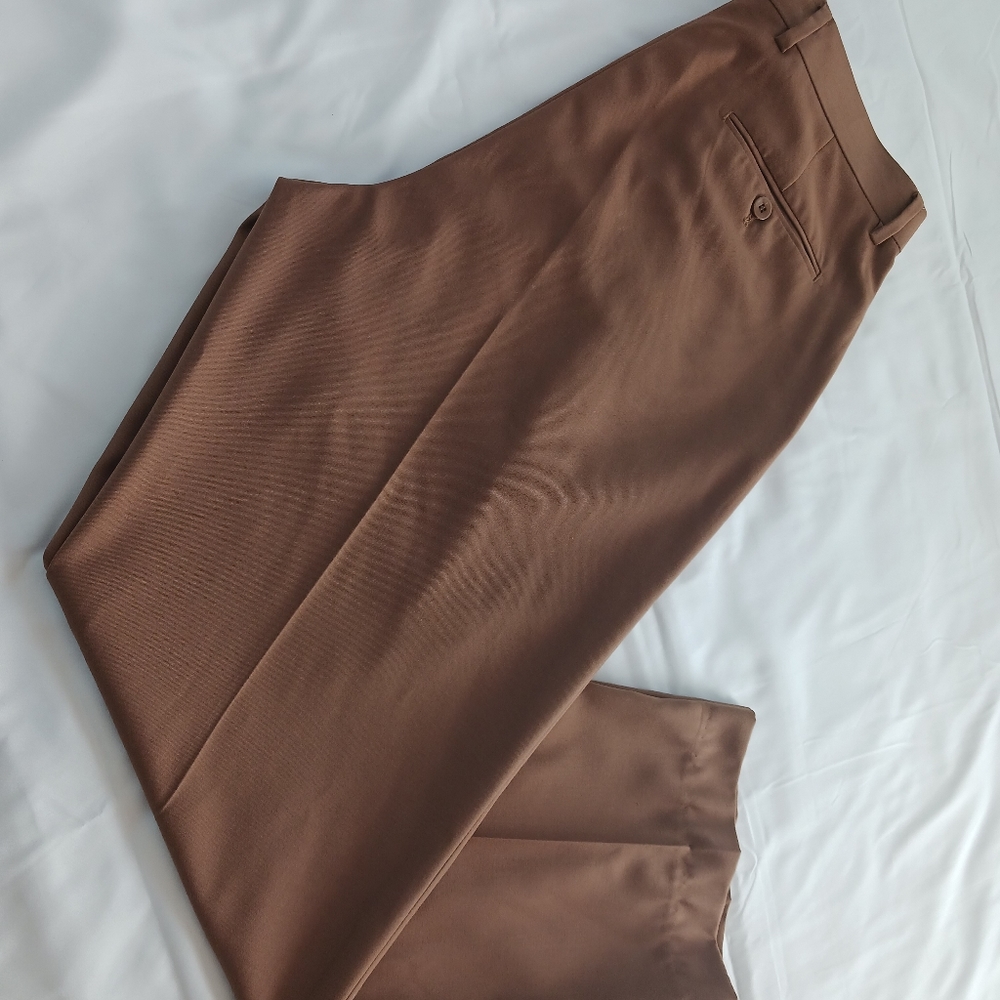 HAGGAR ESTABLISHED 1926 MEN'S DREES PANTS W34 IL30 COLOR BROWN